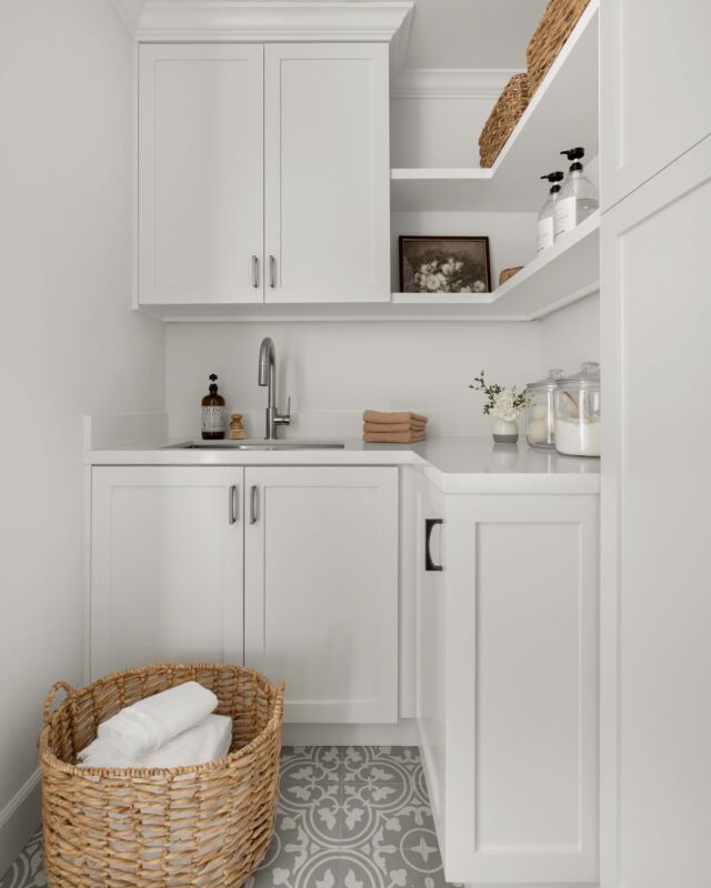 A little laundry room magic (literally) where there once was a very small coat closet and an off-centered entry! Another sneak peek into our beautifully crafted #4ptclientfrenchcontemporarywithakillerview project. #spatialplanning #interiorarchitecture #interiorarchitectureanddesign #craftingbeautifulspaces 

Happy Thursday, my lovelies, hope you’re having a great week! 🩶 xx

Architectural + Interior Design @4ptdesignbuild 
Photography @public311design 

#cleanfreshmodern #interiorsforrealliving  #calabasas #laundryroomdesign #socalinteriordesigner #losangeles #fromwhereistand #laundryroommakeover 
#hometohave #currenthomeview #smmakelifebeautiful #doingneutralright #designsponge #ruedaily #wearevivir #thenewsouthern #myhomevibe #hometour #lightandbright #anthrohome #laundryroom #laundryroomdecor #myhousebeautiful #houseenvy #sodomino